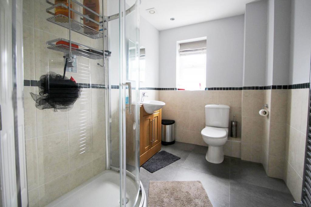 Bedroom 2 Ensuite