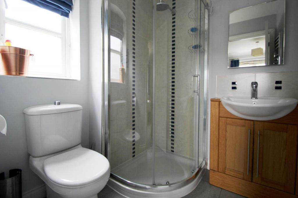 Bedroom 4 Ensuite