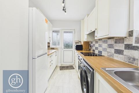 2 bedroom maisonette to rent, West End Road, Ruislip HA4