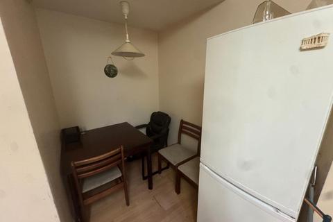 2 bedroom flat to rent, West Graham Street, Glasgow, G4