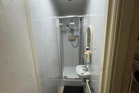 2 bedroom flat to rent, West Graham Street, Glasgow, G4
