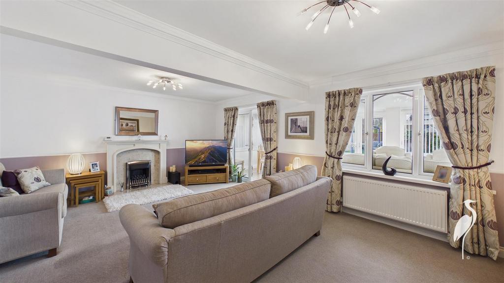 Lounge/Dining Room