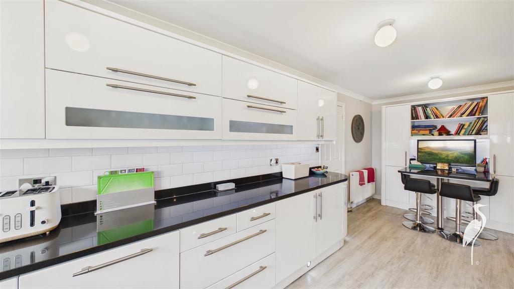 Breakfasting Kitchen/Family Area