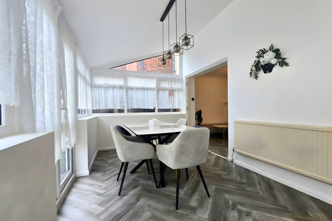3 bedroom detached house to rent, High Meads Road, London E16