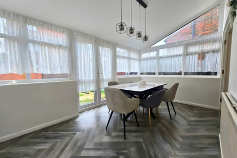 3 bedroom detached house to rent, High Meads Road, London E16