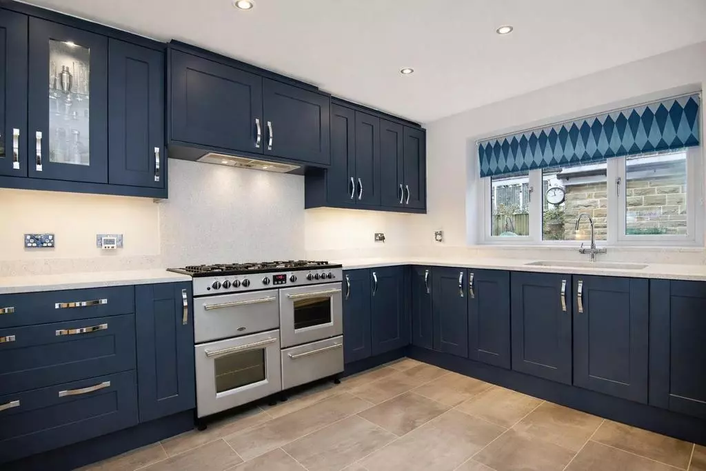 4 bedroom detached house for sale - Photo 5