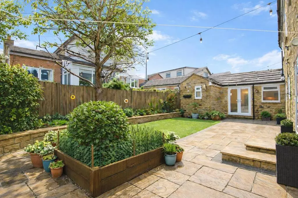 4 bedroom detached house for sale - Photo 7