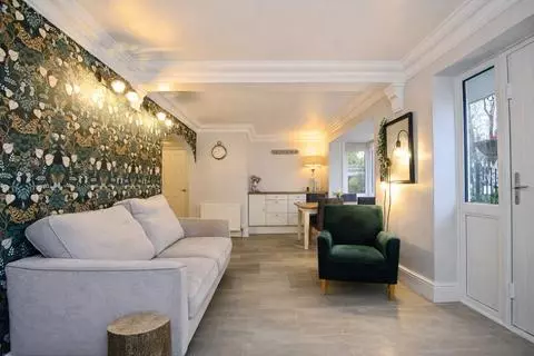 4 bedroom detached house for sale - Photo 8