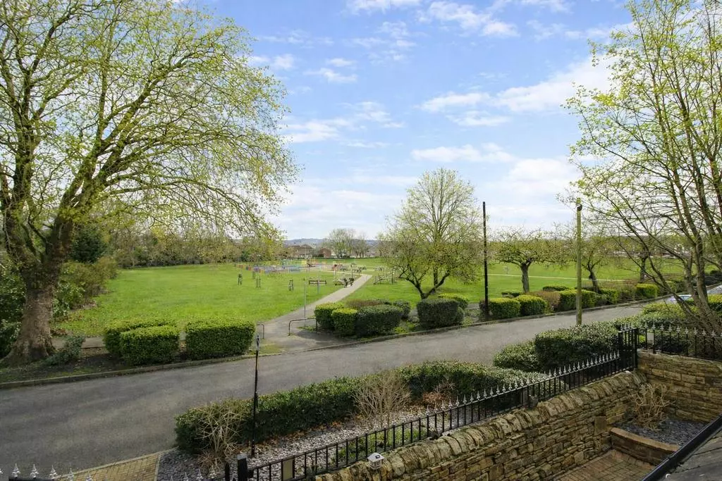 4 bedroom detached house for sale - Photo 17