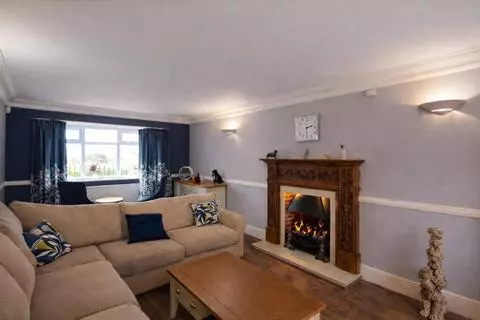 4 bedroom detached house for sale - Photo 19