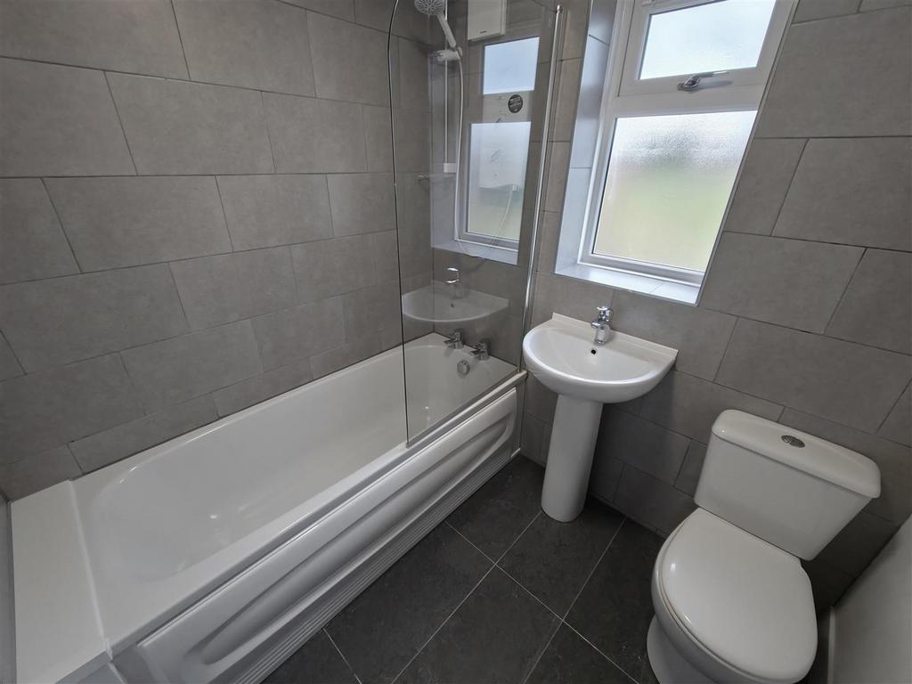Bathroom 2.jpg