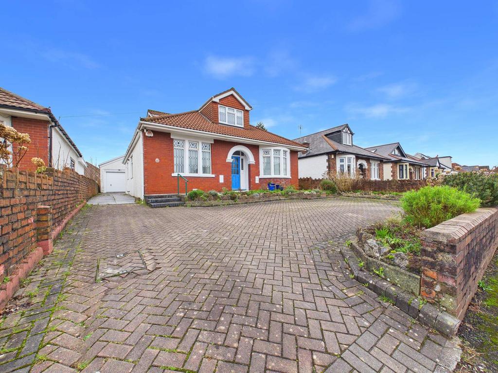 Driveway &amp; Front Entrance