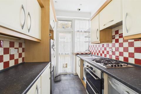 2 bedroom maisonette to rent, St. Andrews Road, Enfield