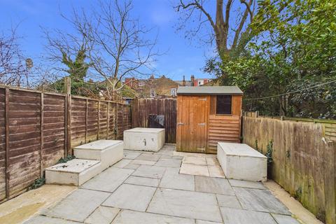 2 bedroom maisonette to rent, St. Andrews Road, Enfield