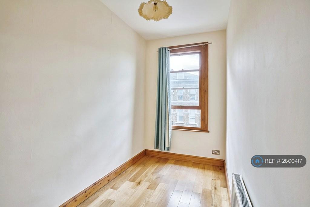 Rear Bedroom (4)