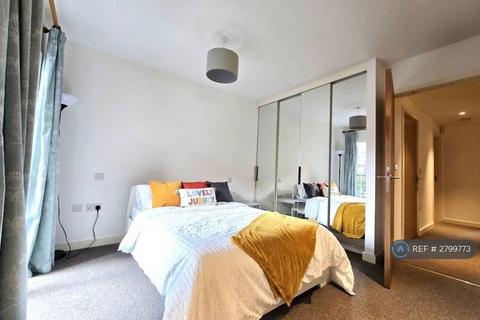 2 bedroom flat to rent, Exchange Gardens, London, SW8