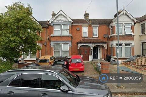5 bedroom terraced house to rent, Stanhope Gardens, Ilford, IG1