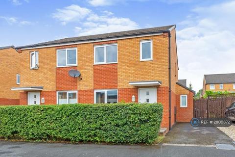 2 bedroom semi-detached house to rent, Chassen Close, Manchester, M11