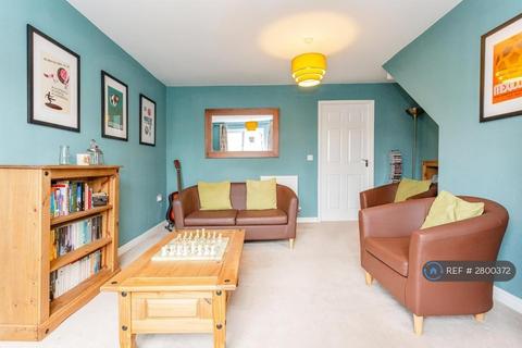 2 bedroom semi-detached house to rent, Chassen Close, Manchester, M11