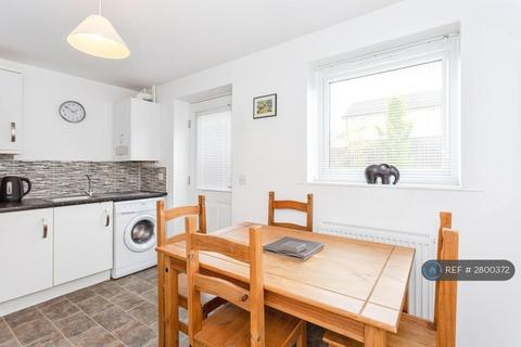 2 bedroom semi-detached house to rent, Chassen Close, Manchester, M11