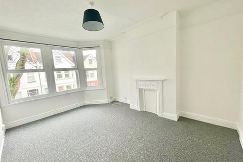 2 bedroom apartment for sale, Brightwell Avenue, Westcliff-on-Sea, Essex, SS0