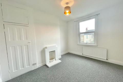 2 bedroom apartment for sale, Brightwell Avenue, Westcliff-on-Sea, Essex, SS0