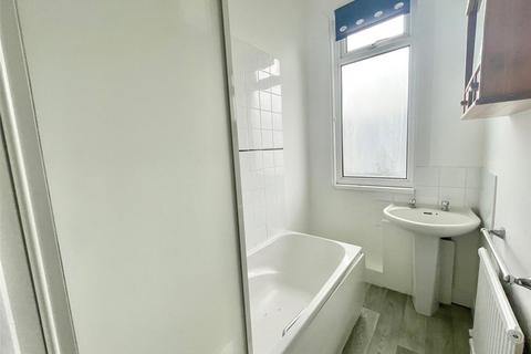 2 bedroom apartment for sale, Brightwell Avenue, Westcliff-on-Sea, Essex, SS0