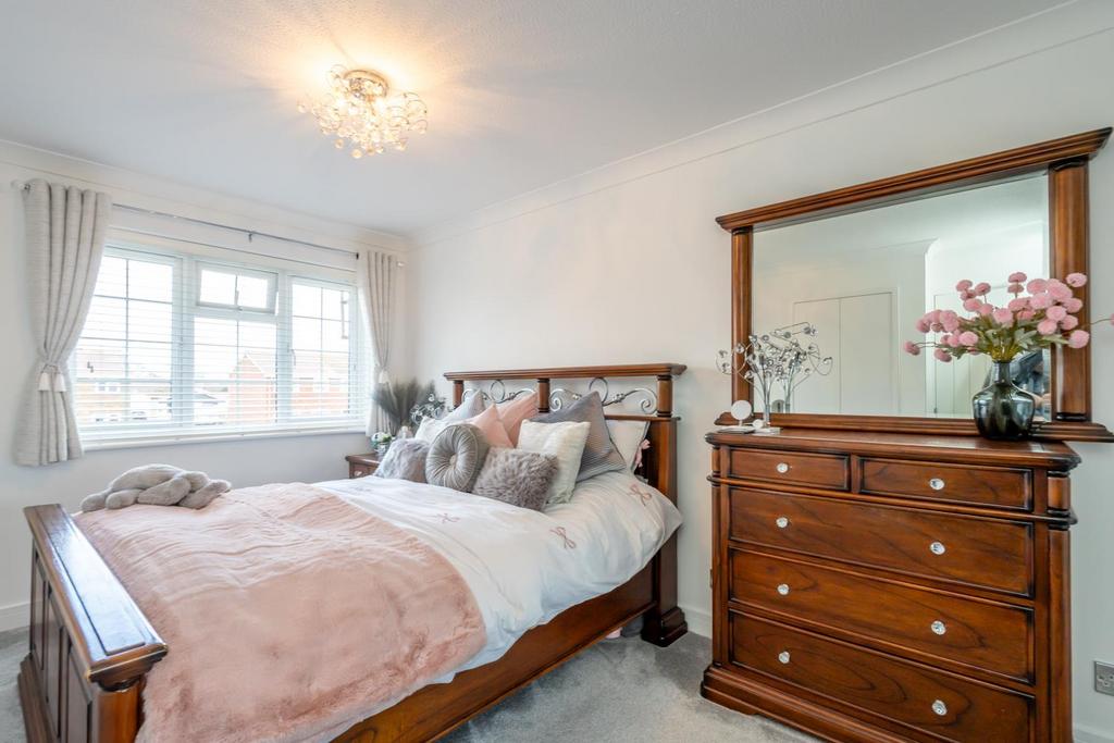 Bedroom 1.jpg