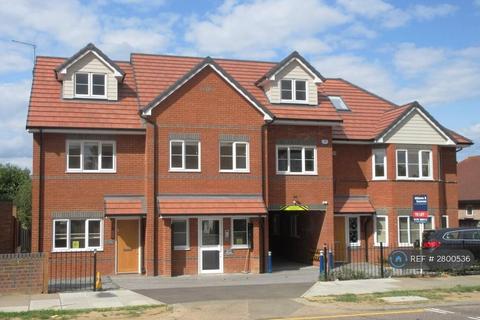3 bedroom flat to rent, Mill House, Westcliff-On-Sea, SS0