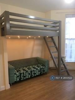 Studio to rent, Gloucester Drive, London, N4