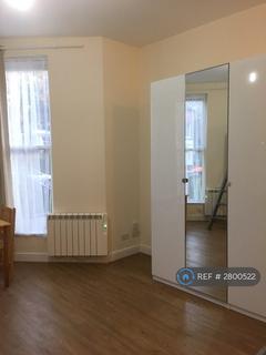 Studio to rent, Gloucester Drive, London, N4