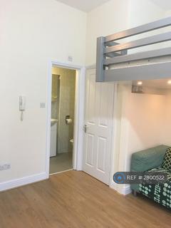 Studio to rent, Gloucester Drive, London, N4