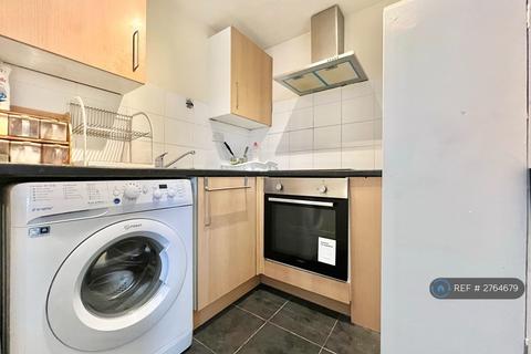 1 bedroom flat to rent, Highcliffe Gardens, Ilford, IG4