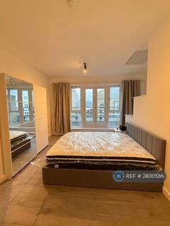 1 bedroom in a house share to rent, St Davids Square, London, E14