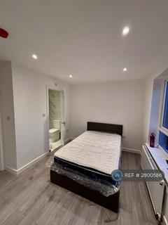 1 bedroom in a house share to rent, St Davids Square, London, E14