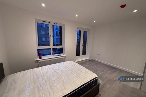 1 bedroom in a house share to rent, St Davids Square, London, E14