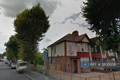 1 bedroom in a house share to rent, Osborne Road, Hornchurch, RM11