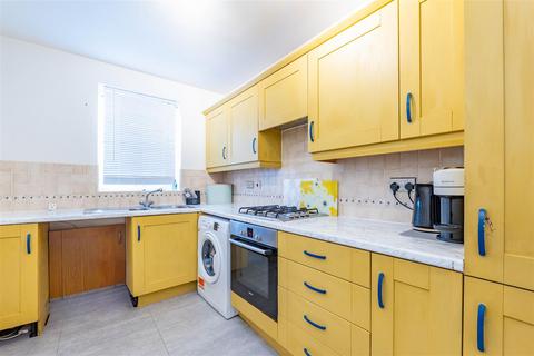 3 bedroom townhouse for sale, Walletts Wood Court, Chorley