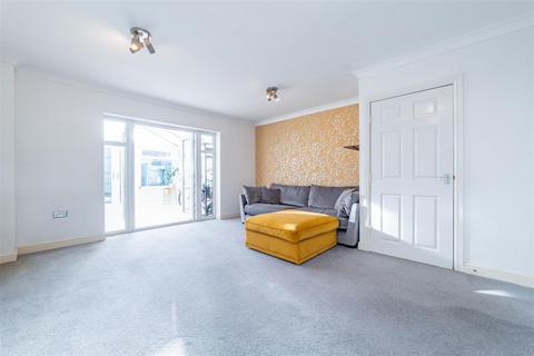 3 bedroom townhouse for sale, Walletts Wood Court, Chorley