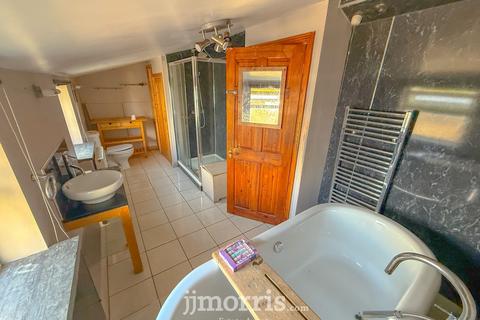 undefined, Boncath, SA37