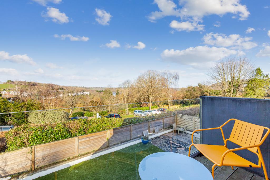 8 Balcony Dartway