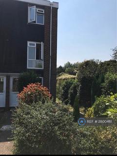 2 bedroom maisonette to rent, Boyce Road, Stanford-Le-Hope, SS17