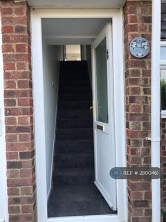 2 bedroom maisonette to rent, Boyce Road, Stanford-Le-Hope, SS17