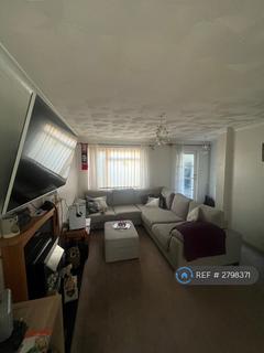 3 bedroom semi-detached house to rent, Hawk Close, Fareham, PO14