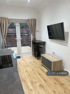 1 bedroom detached house to rent, Bodley Road, Greater London, KT3