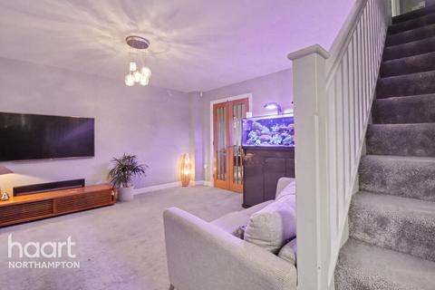 3 bedroom semi-detached house for sale, Foxglove Close, Northampton