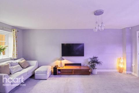 3 bedroom semi-detached house for sale, Foxglove Close, Northampton