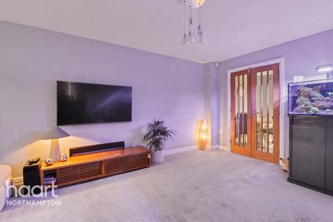 3 bedroom semi-detached house for sale, Foxglove Close, Northampton