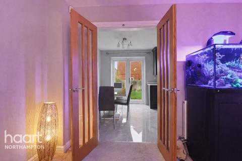 3 bedroom semi-detached house for sale, Foxglove Close, Northampton