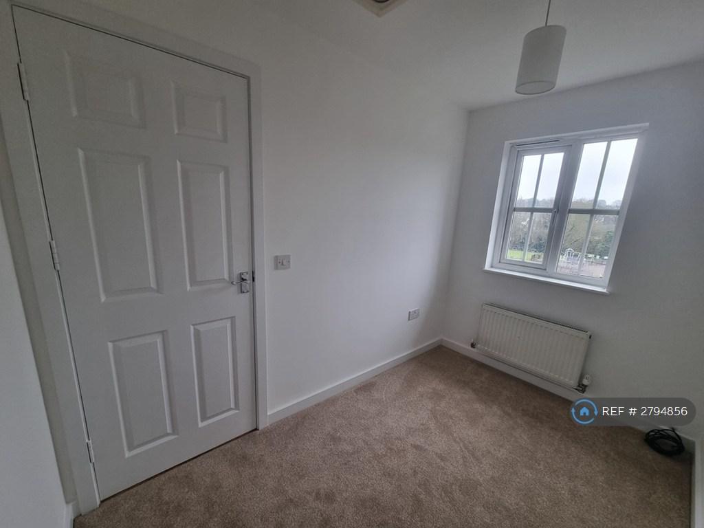 Bedroom (2f)